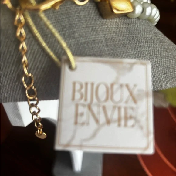 Vintage Pearl Flower Pendant Statement Necklace